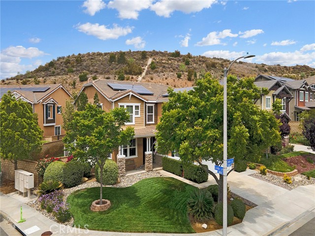 20361 Julia Lane, Saugus CA: https://media.crmls.org/medias/5bff1779-7c84-4c1f-a497-e97901590e6f.jpg