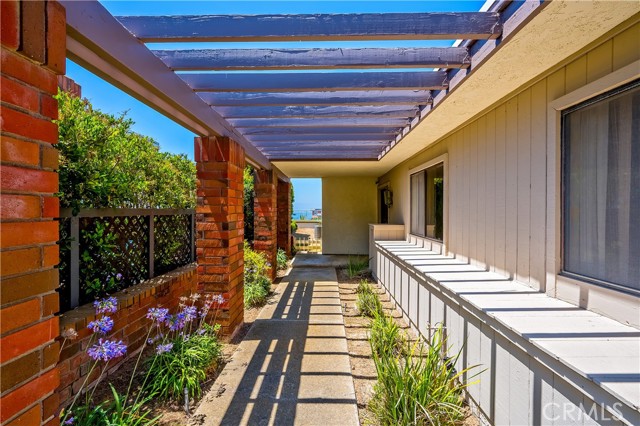 21 Beachcomber Drive, Corona del Mar CA: https://media.crmls.org/medias/5bff5b2a-8b73-4489-8027-99ce995ca892.jpg