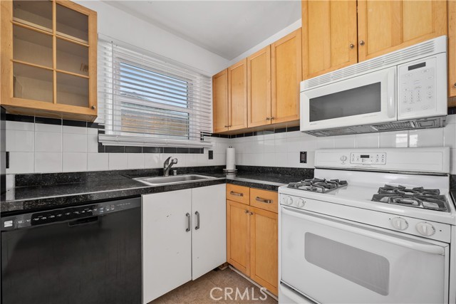 Detail Gallery Image 28 of 40 For 17937 Lull St, Reseda,  CA 91335 - 3 Beds | 1/1 Baths