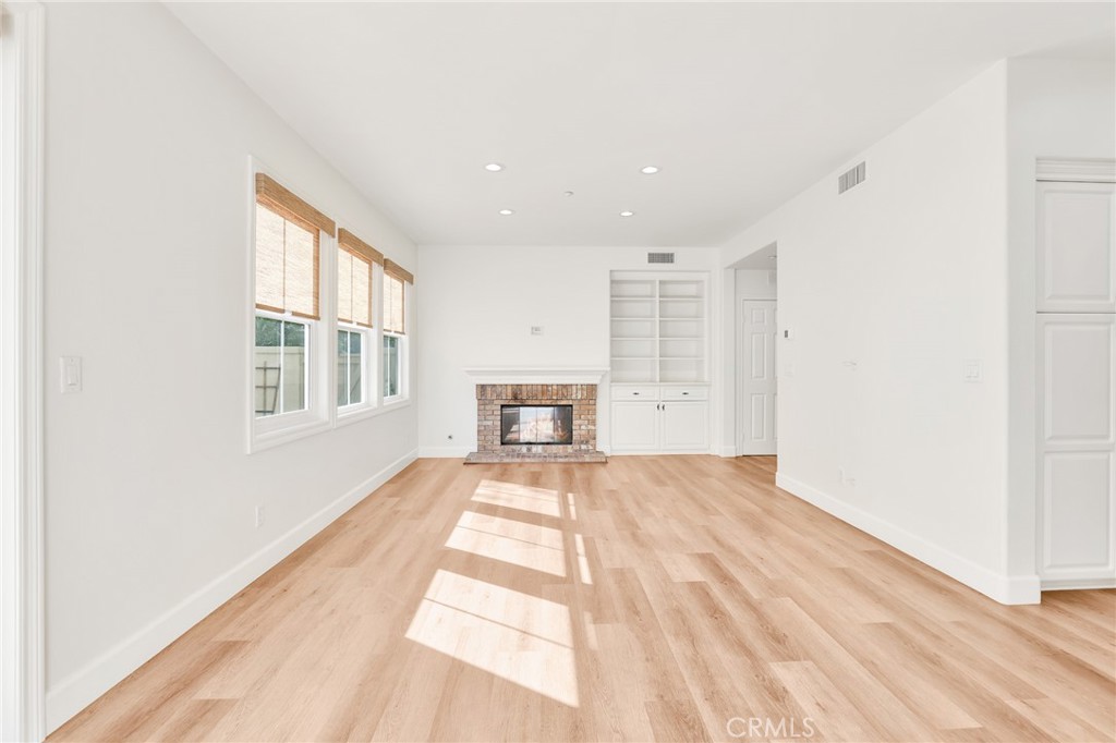 MLS #OC25270276 image #7