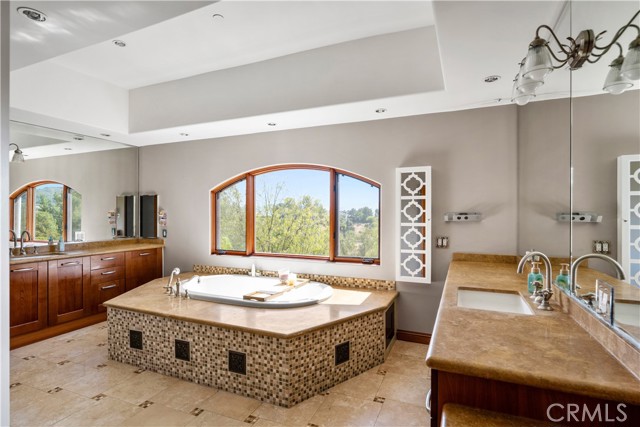 24410 Mulholland, Calabasas CA: https://media.crmls.org/medias/5c016e82-9615-4bd5-9681-ae0509251096.jpg
