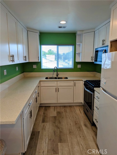 Detail Gallery Image 5 of 15 For 1620 Acacia Ave, Torrance,  CA 90501 - 2 Beds | 1/1 Baths