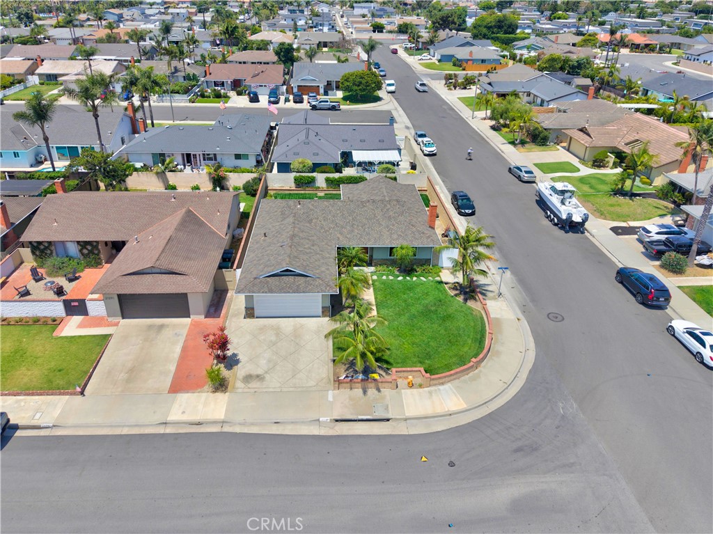 https://media.crmls.org/medias/5c01fcba-0578-41e7-9470-ee0257e067d3.jpg?preset=X-Large