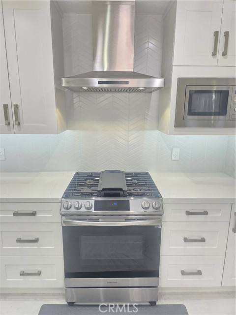 2524 Elden Avenue, Costa Mesa CA: https://media.crmls.org/medias/5c0265d7-2ece-427a-9205-10a2b1c6cdaa.jpg