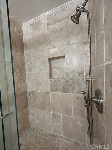 744 Center Place, Manhattan Beach CA: https://media.crmls.org/medias/5c035d0d-54f1-4746-bad7-592d925bfc22.jpg