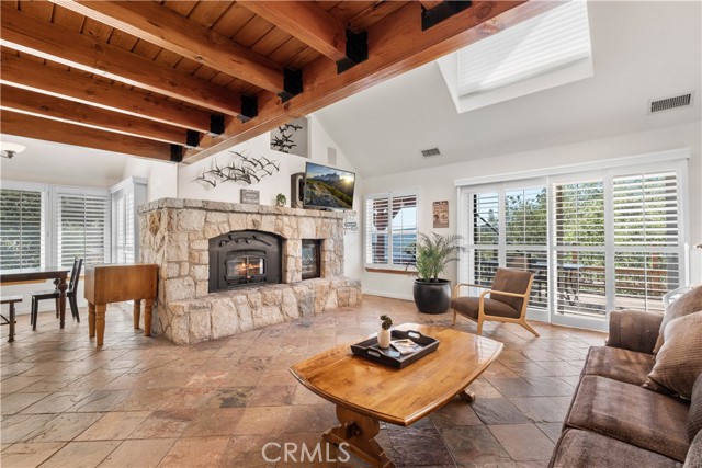 1088 Nadelhorn Drive, Lake Arrowhead CA: https://media.crmls.org/medias/5c03e4a7-a98a-4248-a364-78cc3de40b4c.jpg