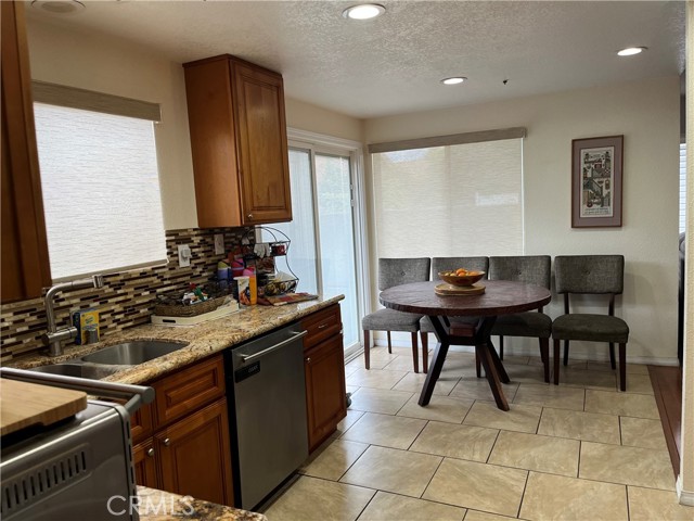 Detail Gallery Image 9 of 24 For 13747 Cabrillo Ct, Fontana,  CA 92336 - 4 Beds | 2/1 Baths