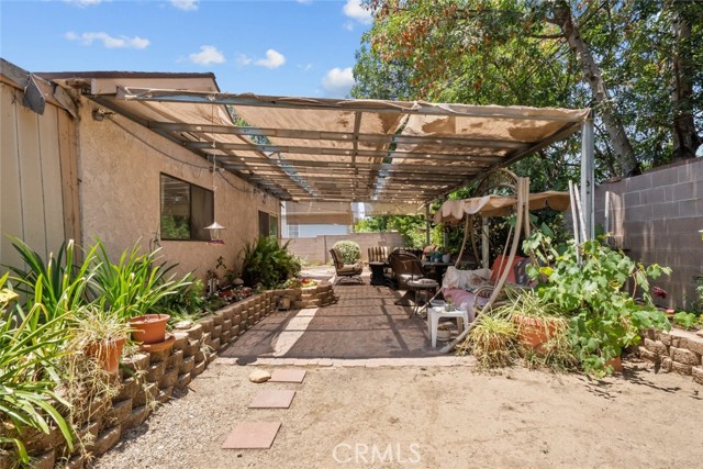 21041 Lanark Street, Canoga Park CA: https://media.crmls.org/medias/5c06a749-ef53-4d69-83b4-1114d3293997.jpg