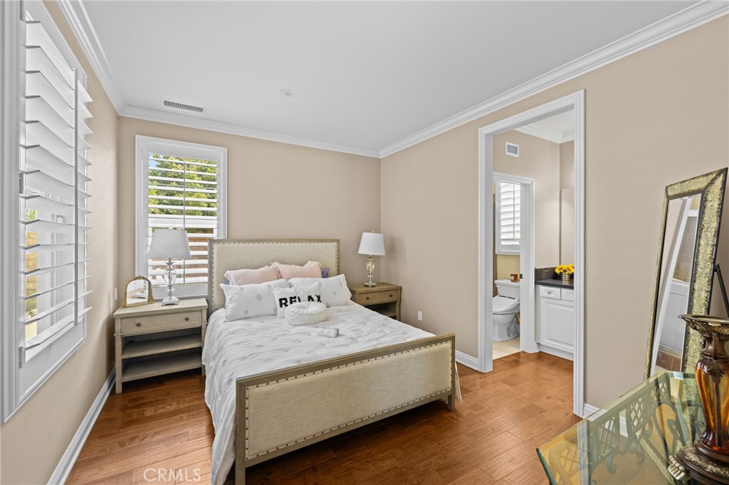 MLS #OC25183394 img 5