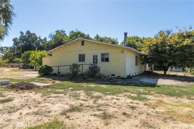 2064 Kennedy Ave, Chico CA: https://media.crmls.org/medias/5c0707cc-41c5-420d-96a6-690465f98f19.jpg