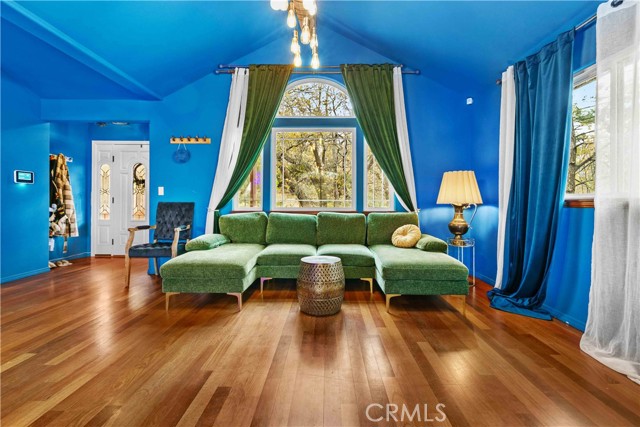 1253 Golden Rule, Lake Arrowhead CA: https://media.crmls.org/medias/5c084bc0-501e-4b69-8f5e-7bdaadfa2a4a.jpg