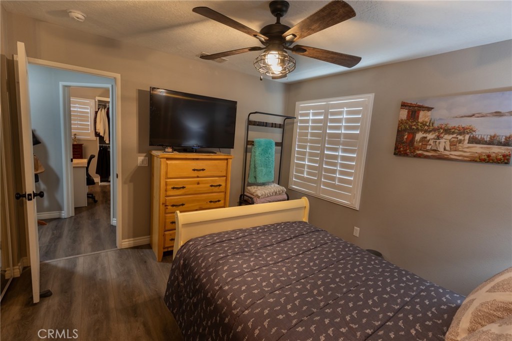 https://media.crmls.org/medias/5c0852e7-51d3-4775-9bb7-04fb07942541.jpg?preset=X-Large