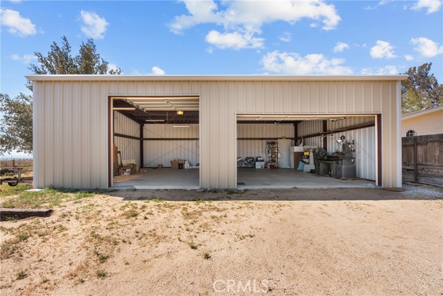 16818 Koch Street, Mojave CA: https://media.crmls.org/medias/5c09d477-ce79-4983-8b5d-a4c5f2b4fd3f.jpg