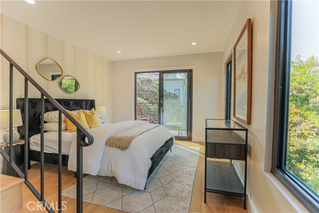 Detail Gallery Image 8 of 14 For 319 Heliotrope Ave #1/2,  Corona Del Mar,  CA 92625 - 2 Beds | 2 Baths