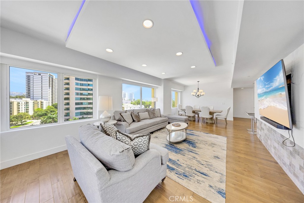 10520 Wilshire Blvd #902
