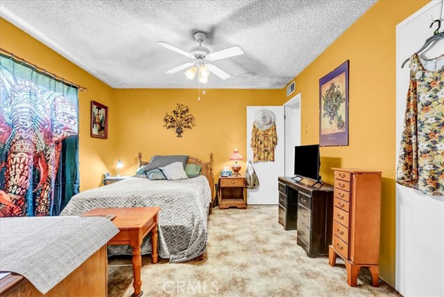 4825 Putter Lane, Bakersfield CA: https://media.crmls.org/medias/5c0afc8c-61c8-49a4-8af5-4957725193ff.jpg