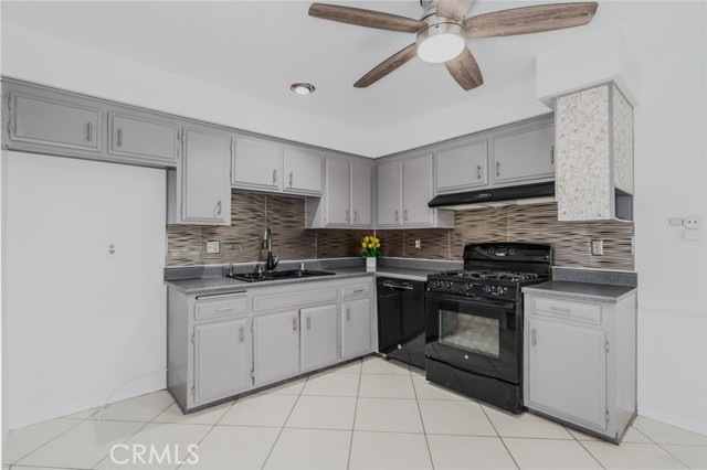 Detail Gallery Image 11 of 37 For 1919 Sherry Ln #28,  Santa Ana,  CA 92705 - 3 Beds | 2 Baths