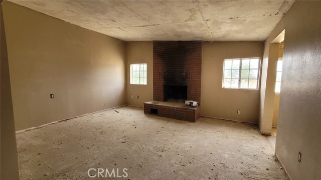 Detail Gallery Image 4 of 23 For 10349 E Avenue T, Littlerock,  CA 93543 - 4 Beds | 3 Baths