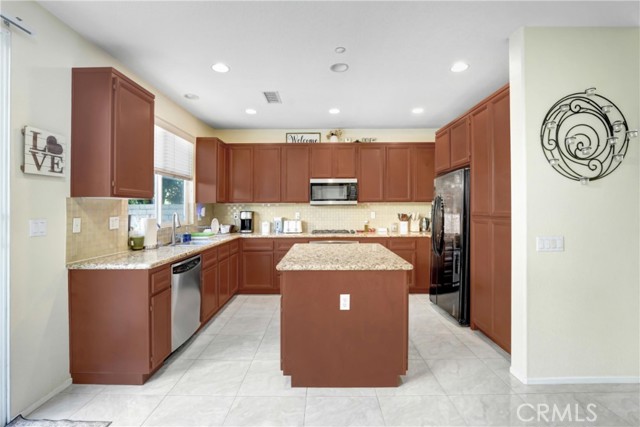 Detail Gallery Image 12 of 38 For 13223 Norfolk Ct, Moorpark,  CA 93021 - 3 Beds | 2/1 Baths