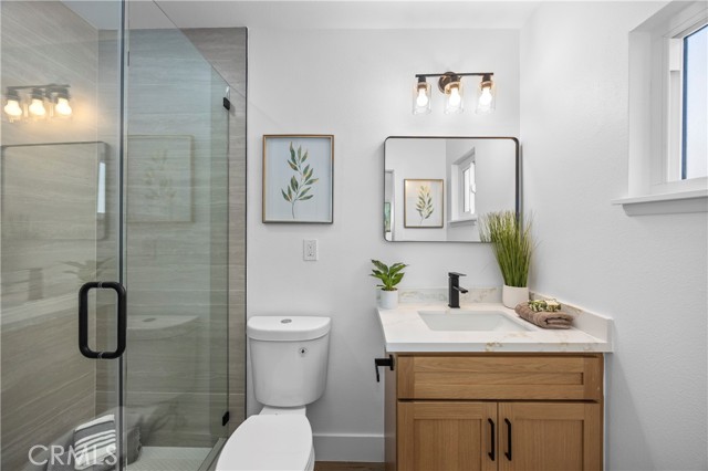 Detail Gallery Image 13 of 20 For 9552 Rhea Ave, Northridge,  CA 91324 - 4 Beds | 2 Baths