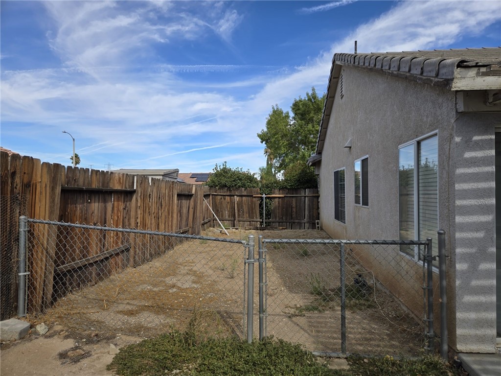 Detail Gallery Image 40 of 43 For 12993 Dartmouth Ct, Victorville,  CA 92392 - 3 Beds | 2 Baths