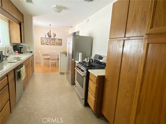 12740 Tiara Street, Valley Village CA: https://media.crmls.org/medias/5c0bd121-ca77-420f-90d5-0f24919a7da4.jpg
