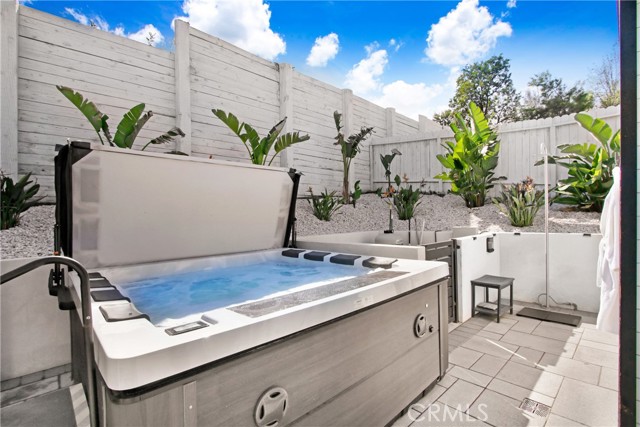 20200 Clark Street, Woodland Hills CA: https://media.crmls.org/medias/5c0daef3-f961-4d3b-9a51-22c8cc83f356.jpg