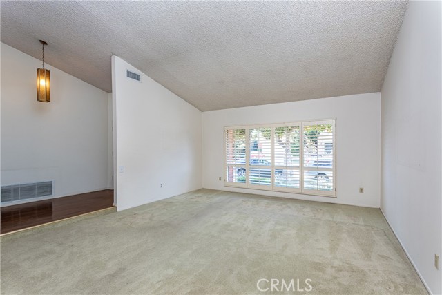 Detail Gallery Image 4 of 39 For 6849 Whitaker Ave, Lake Balboa,  CA 91406 - 3 Beds | 2 Baths
