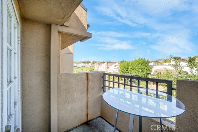 18730 Hatteras Street, Tarzana CA: https://media.crmls.org/medias/5c0ddc19-2dc4-44dd-b177-a1933fe831e4.jpg