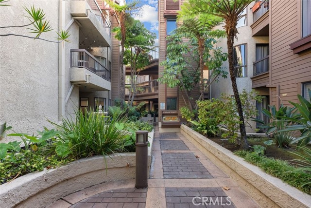 Detail Gallery Image 3 of 34 For 236 N Louise St #303,  Glendale,  CA 91206 - 2 Beds | 2 Baths