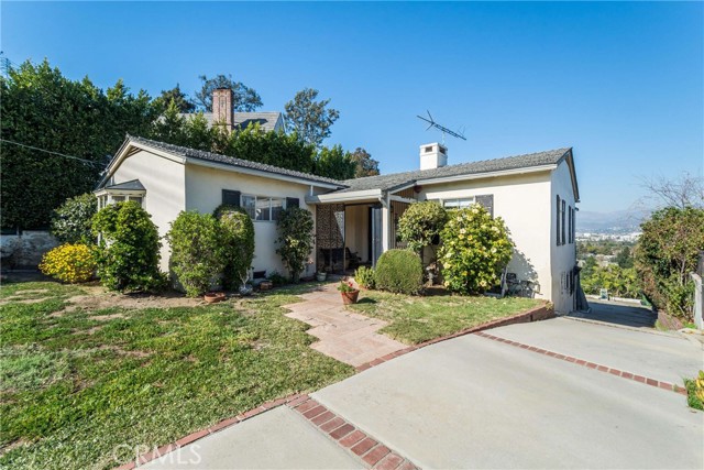 3205 Waverly Drive Los Angeles, California This vintage 1930's Los Feliz home has not been on the market since 1965. Set back from the street, this property has a substantial front gated yard. The home entry has slate floors leading to a stunning, large and light-filled living room with a fireplace and Los Angeles city views from multiple windows. There are beautiful hardwood floors in the living room, dining room and bedrooms. The classic dining room can readily accommodate eight to ten, for formal dining. The wood-paneled spacious den has a large closet and French doors that lead to a sizeable patio. The patio is great for entertaining and overlooks the terraced garden and city. The main bedroom enjoys bright light from a bay window and has a walk-in closet. The original kitchen has a cozy nook, wood cabinetry and also spectacular views. The back bedroom is roomy, light and bright with lovely floors and substantial closet space. The two car garage has built-in cabinetry and a workbench. Large basement provides excellent storage. The desirable location is close to Griffith Park and the Greek Theater. It is also in close proximity to shops, as well as grocery stores.
s
g
Close to Griffith Park, the Greek Theater, the L.A. Zoo, the Jean Autry Museum and Tennis Courts,