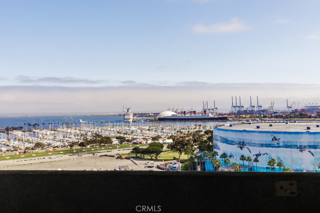 https://media.crmls.org/medias/5c10ad4e-5f09-4621-ae58-bad4a5f93166.jpg?preset=X-Large