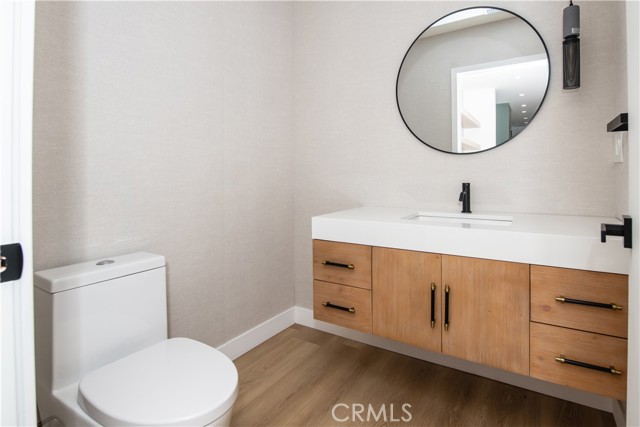 Detail Gallery Image 15 of 19 For 7760 Independence Ave, Canoga Park,  CA 91304 - 4 Beds | 2/1 Baths