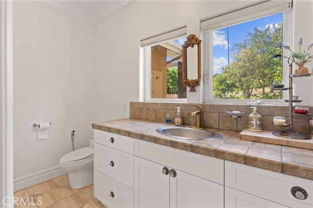 1377 Knoll Road, Redlands CA: https://media.crmls.org/medias/5c123005-cf8f-4da8-8ecc-b584b29c3122.jpg