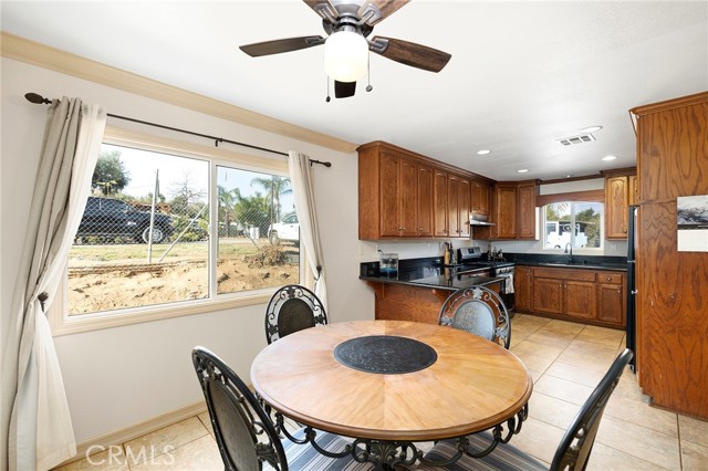 Detail Gallery Image 14 of 44 For 21710 Steele Peak Dr, Perris,  CA 92570 - 4 Beds | 2 Baths