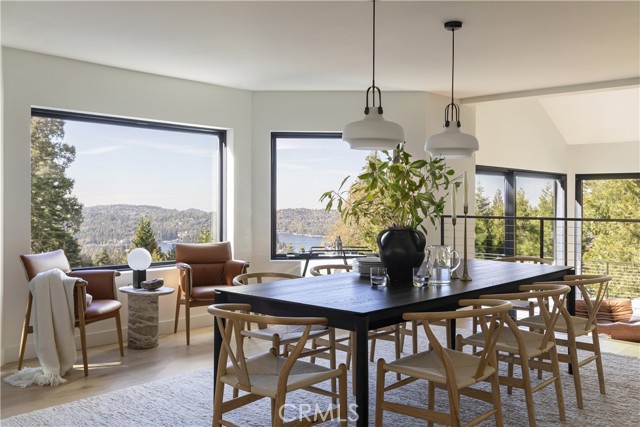 Detail Gallery Image 6 of 47 For 654 S Cumberland, Lake Arrowhead,  CA 92352 - 5 Beds | 5 Baths