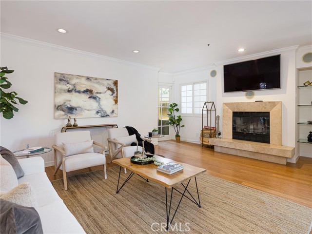 Detail Gallery Image 3 of 37 For 10664 Wilkins Ave #202,  Los Angeles,  CA 90024 - 2 Beds | 2/1 Baths
