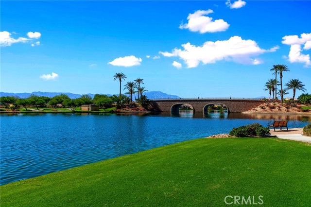 42911 Dell Lago Court, Indio CA: https://media.crmls.org/medias/5c126724-7fa2-4995-87f3-1d24a41f4c37.jpg