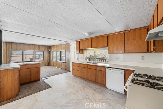 2121 Nadeau Street, Mojave CA: https://media.crmls.org/medias/5c12b0fc-1b67-4ed3-b726-6cff448e8dd7.jpg