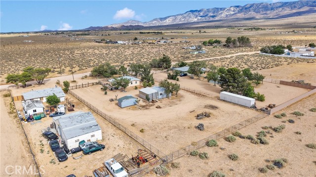 10378 Willow Wells Avenue, Lucerne Valley CA: https://media.crmls.org/medias/5c138734-a6ef-477b-8944-75996bbe041f.jpg