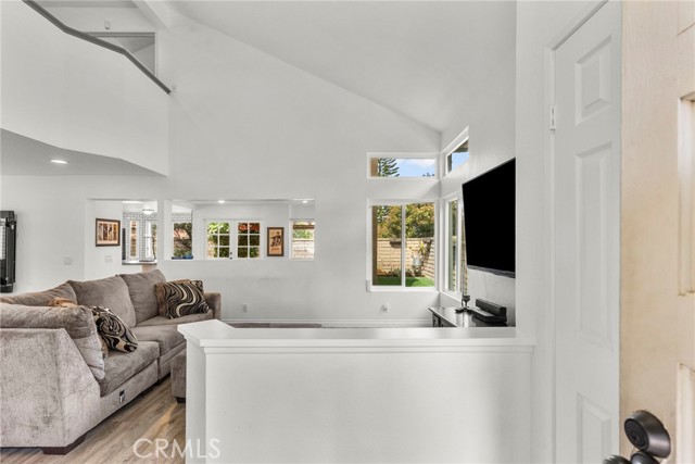 Detail Gallery Image 12 of 39 For 19777 Azure Field Dr, Newhall,  CA 91321 - 3 Beds | 3 Baths