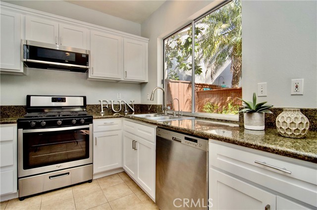 15 Sydney Court, Aliso Viejo CA: https://media.crmls.org/medias/5c14898a-a81d-498e-9992-801b95d8fc53.jpg
