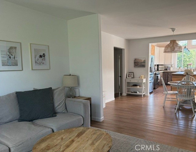 Detail Gallery Image 6 of 17 For 8218 Handley Ave, Los Angeles,  CA 90045 - 3 Beds | 2 Baths