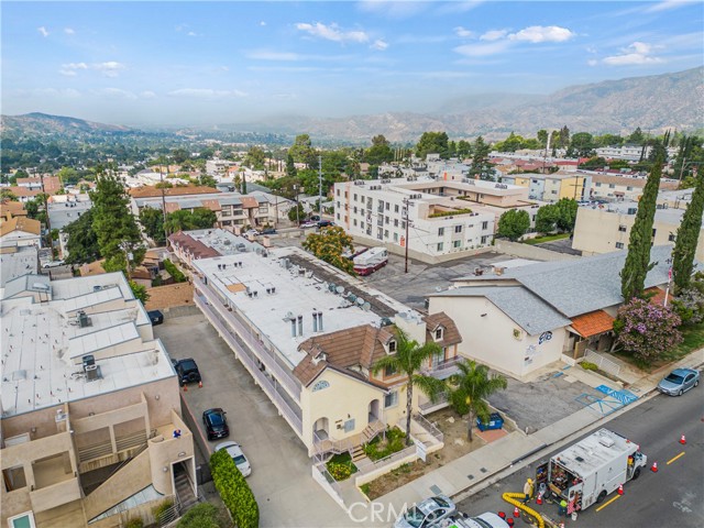 10129 Commerce Avenue, Tujunga CA: https://media.crmls.org/medias/5c153528-ea73-47d6-a177-29197fad4541.jpg
