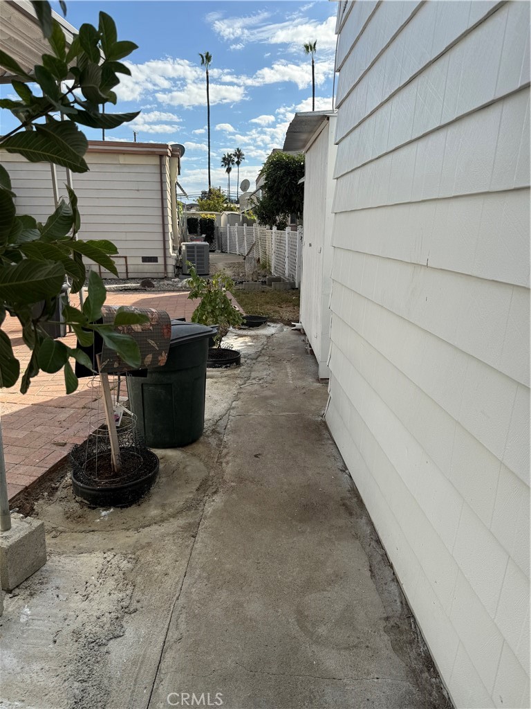 MLS #OC25261374 image #23