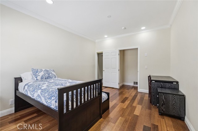 2104 Crenshaw Boulevard, Los Angeles CA: https://media.crmls.org/medias/5c160dab-26f2-459d-ab27-bd89bb15e75c.jpg