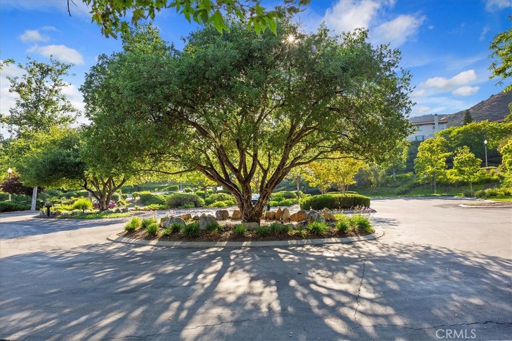 https://media.crmls.org/medias/5c163e70-c612-462b-a097-8ae670b726af.jpg?preset=X-Large