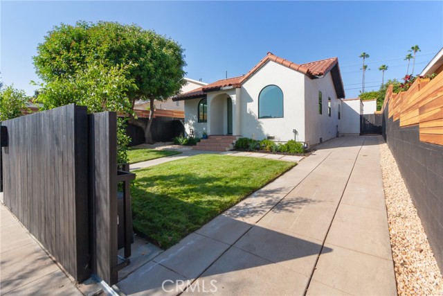 3923 Revere Avenue, Los Angeles CA: https://media.crmls.org/medias/5c166588-cf7e-4ac0-8f7a-844f0301d3a0.jpg