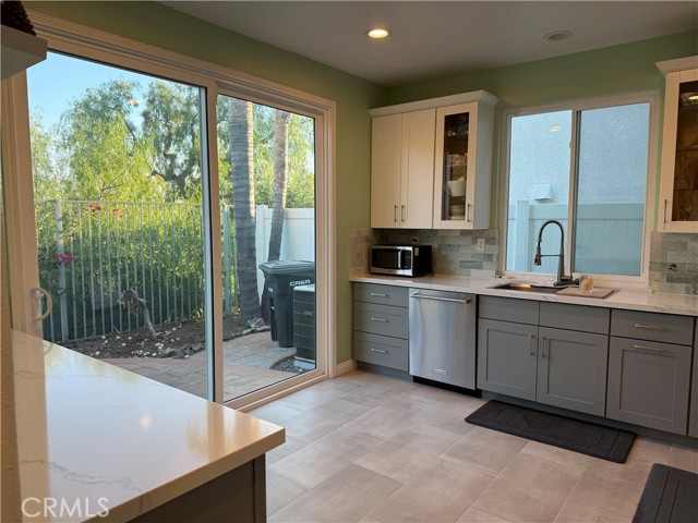 5904 E Bottlebrush Drive, Orange CA: https://media.crmls.org/medias/5c1689e5-b553-4a4d-b71f-083deae84267.jpg