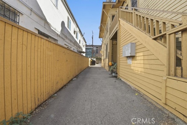 Detail Gallery Image 3 of 9 For 2104 Park Grove, Los Angeles,  CA 90007 - – Beds | – Baths